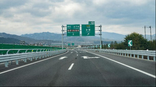 Latest company news about Expressway pavement crack disease: MYUAV DRONE automatic inspection and identification scheme