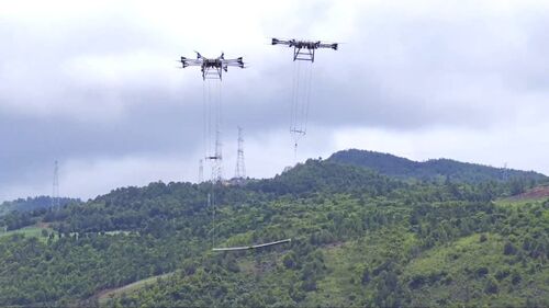 Latest company news about China's power transportation to new heights: independent research and development of heavy-duty drones "double aircraft joint crane" Yunnan Yuxi successful debut