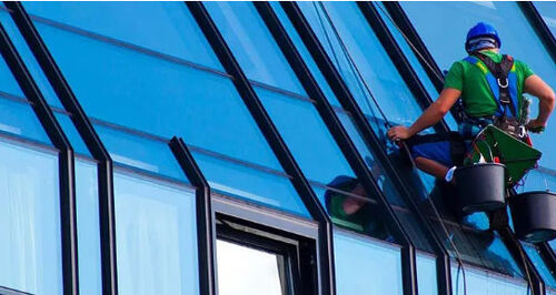 Latest company news about MYUAV FC30 Tethered Cleaning Drone: Revolutionizing Urban Building Cleaning