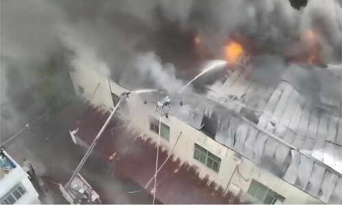 Latest company news about Fire fighting weapon for tall buildings: MYUAV FC30X dual tethered fire fighting drone