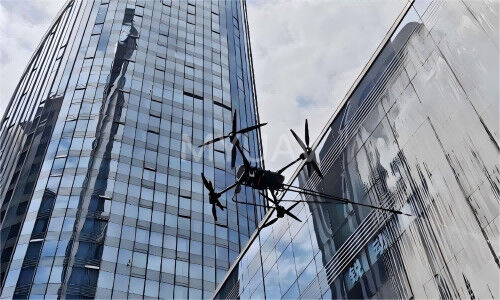 Latest company news about Tackling ageing spiders MYUAV FC dual tethered high altitude cleaning drones fill the labour gap