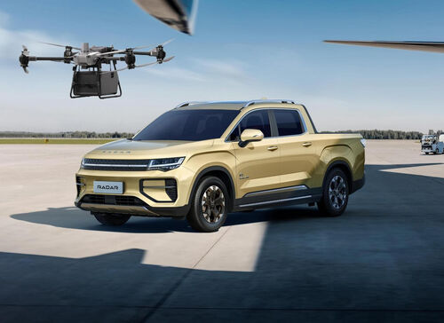 Latest company news about Cleaning drones can now be combined with trams? -MYUAV Dual Tethered Aerial Cleaning Drone and Geely Pickup Trams