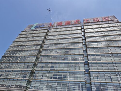 Latest company news about 39℃ high temperature! Challenge building cleaning continuous operation - MYUAV FC30X dual-line high-altitude cleaning UAV system