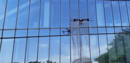 Latest company news about MYUAV UAV practical application: efficient cleaning of Shenzhen Hanjing Building curtain wall