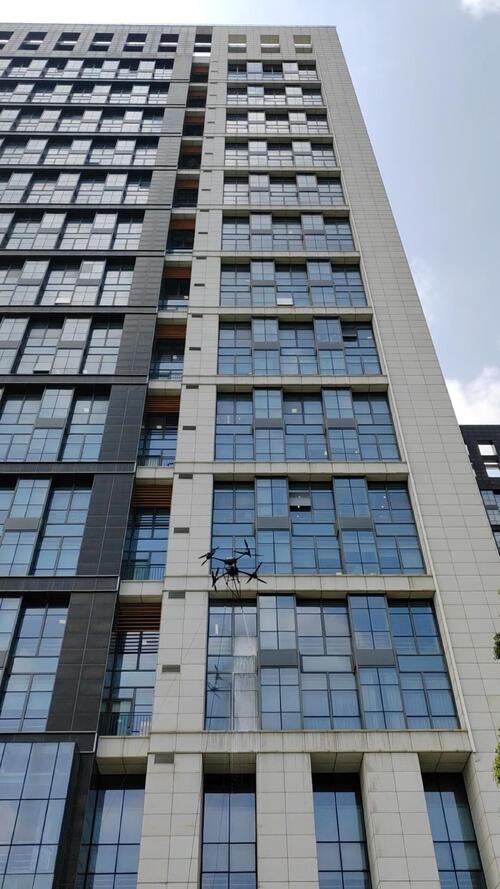 Latest company news about Drones Smart Technology Cleans Skyscrapers! MYUAVs Dual-Anchor System Efficiently Maintains Foshan Huiyuantong Building