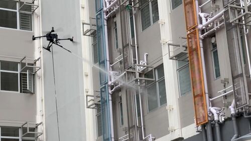 Latest company news about Say goodbye to high-altitude adventures! The MYUAV M400X dual-tethered drone makes exterior wall water spray tests safer and more precise.